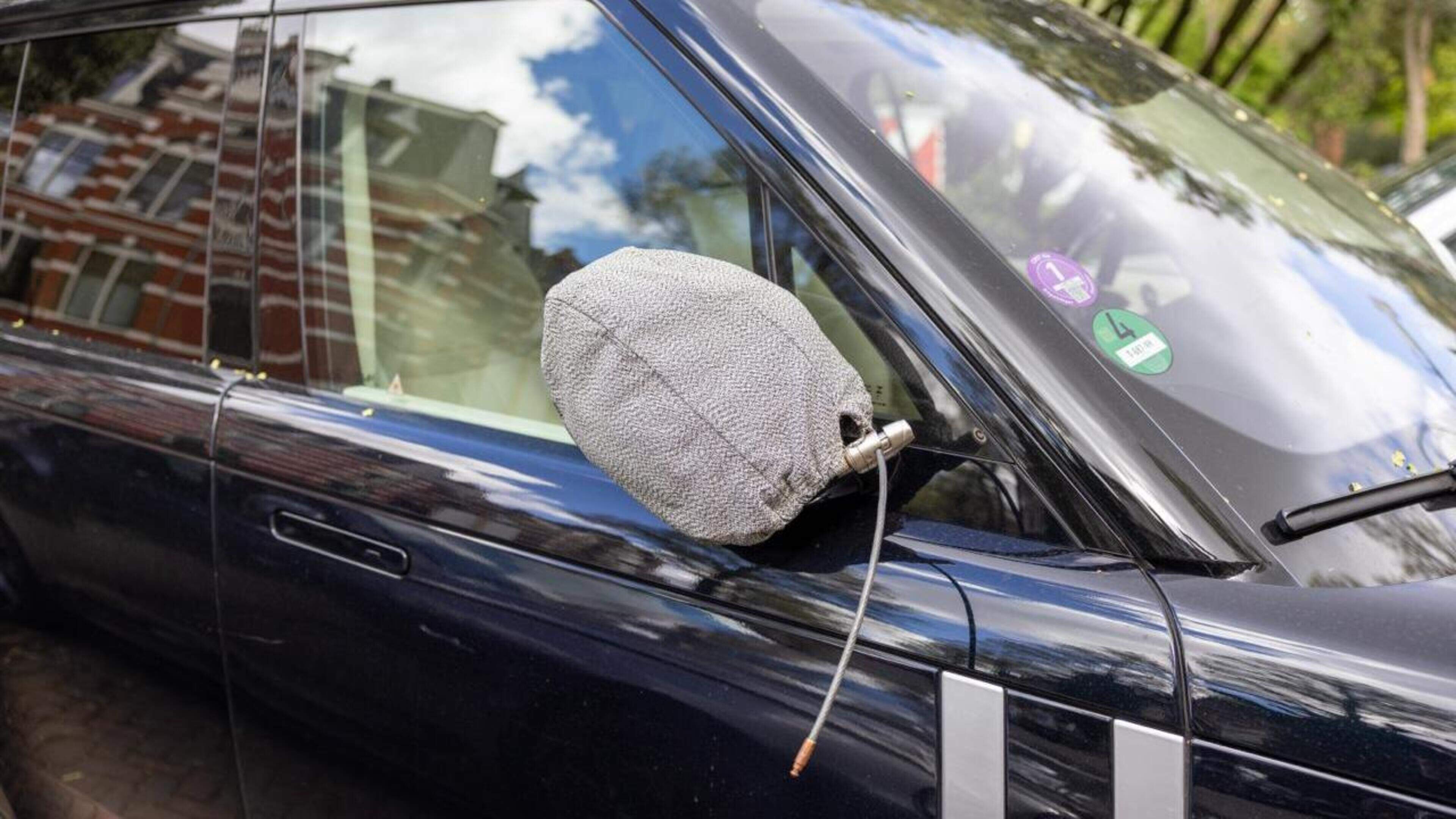 Peperdure Porsches hebben zakken om spiegels in Amsterdam-Zuid: ’Pure armoede’